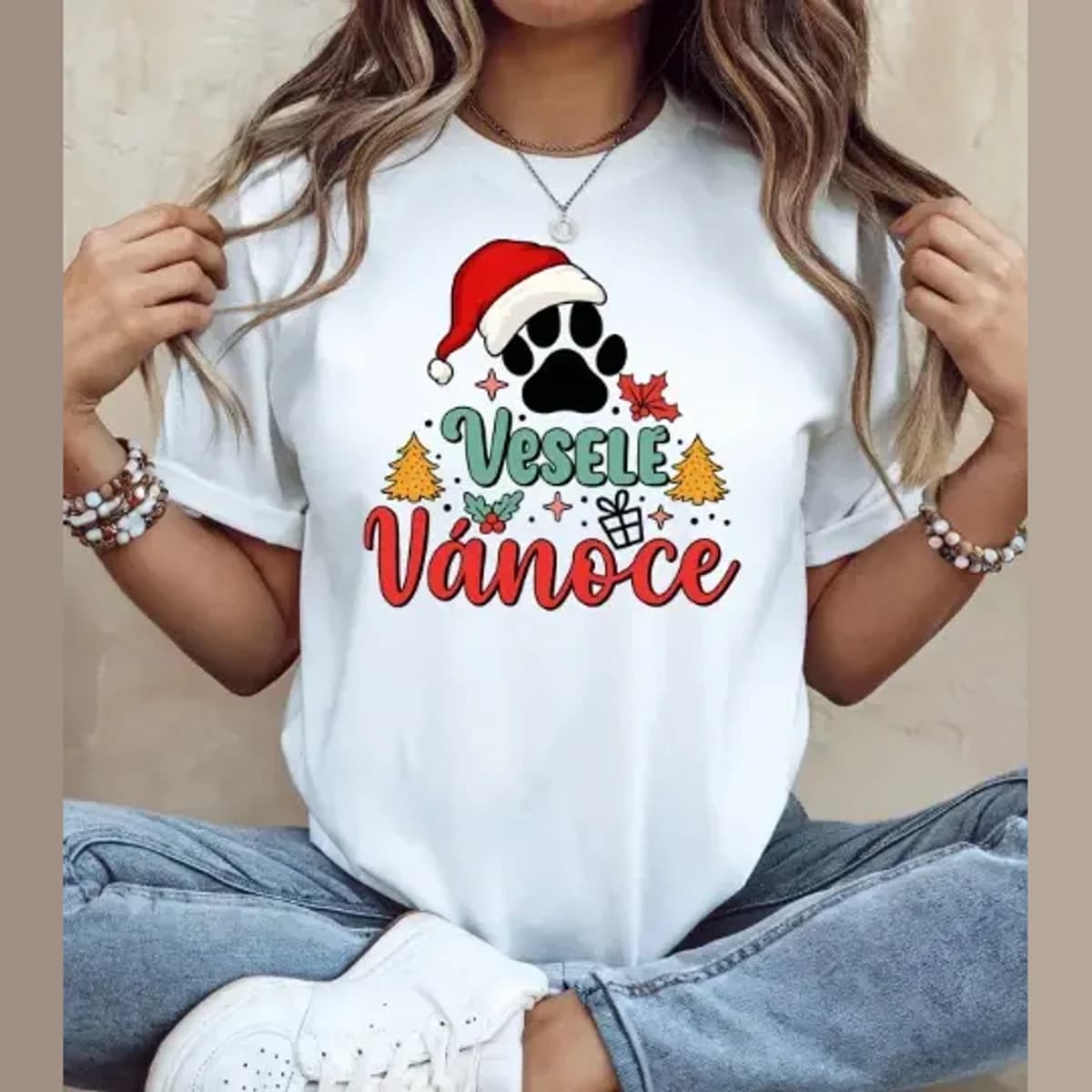 Veselé Vánoce – psí tlapka ve vánočním stylu (dámské tričko)