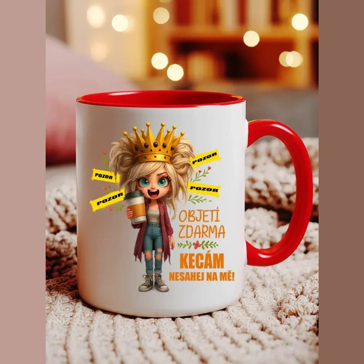 Hrnek „Pozor! Objetí zdarma – kecám, nesahej na mě!“