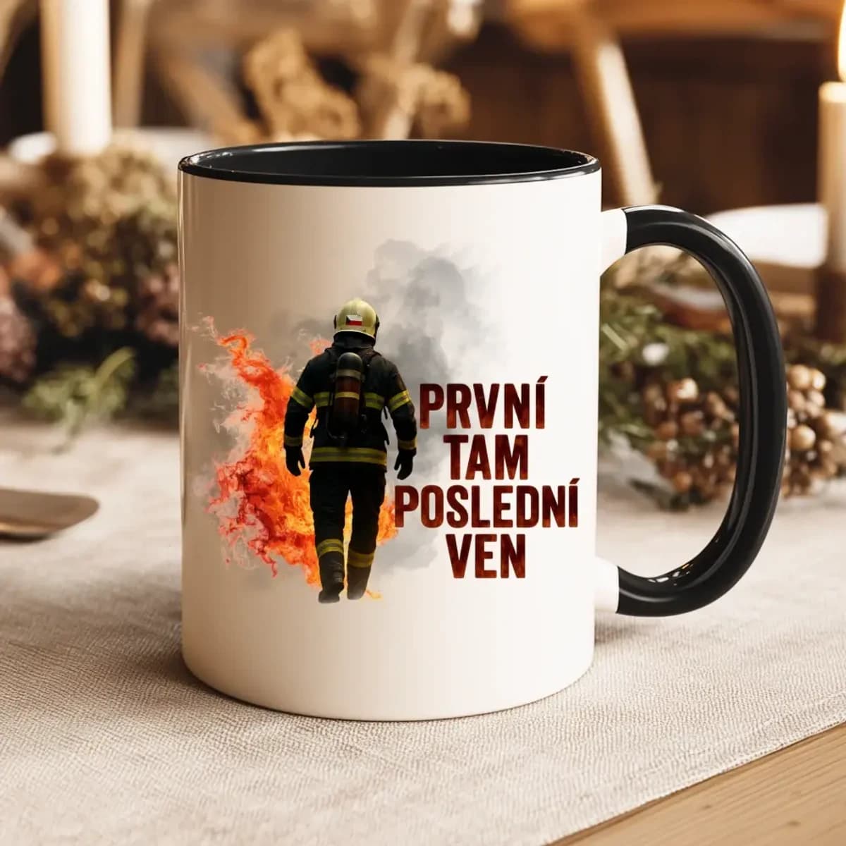 Hrnek „První tam, poslední ven“ – hasič