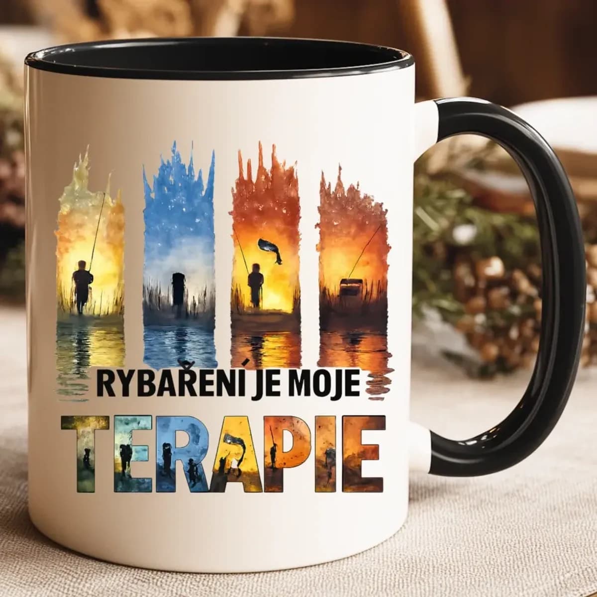 Hrnek „RYBAŘENÍ JE MOJE TERAPIE“ – originální rybářský motiv
