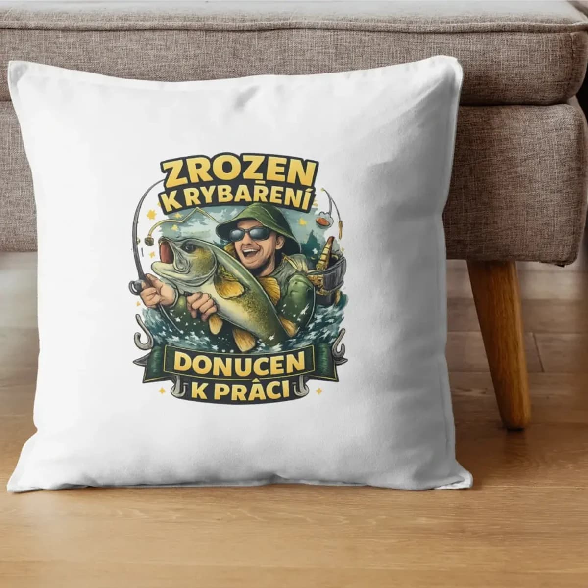 Dekorační polštář – Zrozen k rybaření, donucen k práci