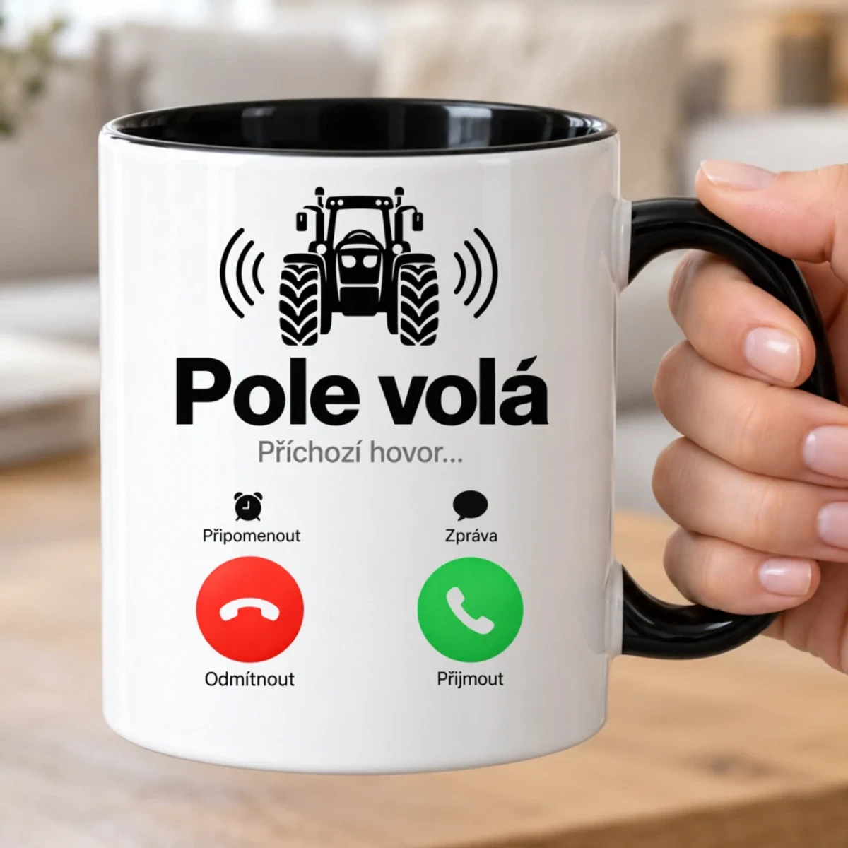 Vtipný hrnek pro traktoristu – Pole volá