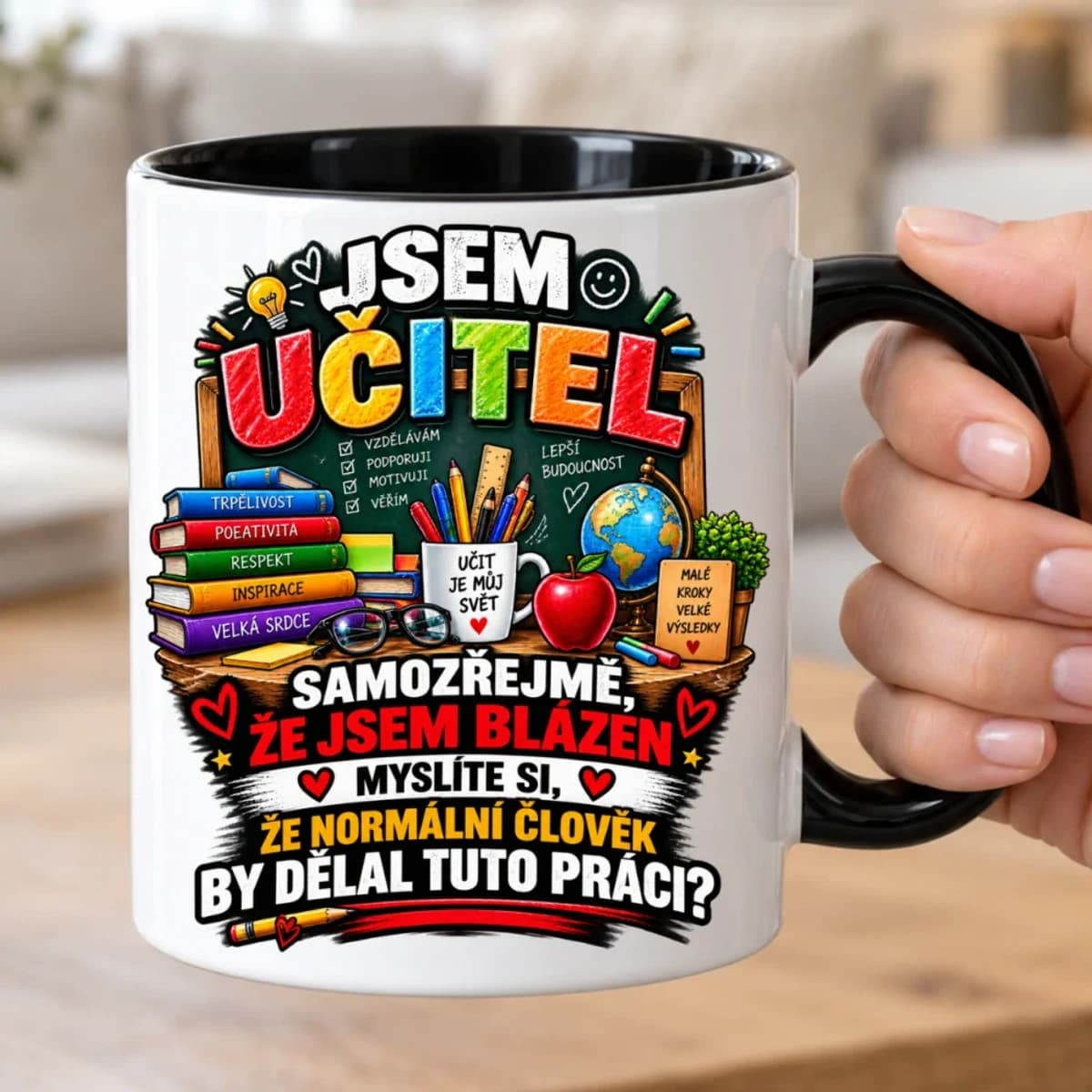 Vtipný hrnek pro učitele – Jsem učitel, samozřejmě že jsem blázen