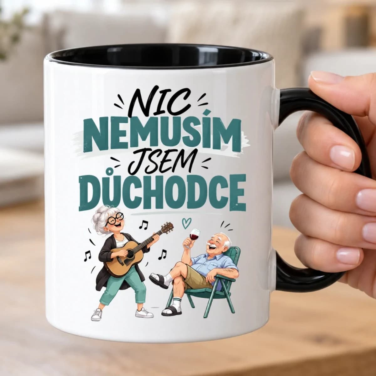 Vtipný hrnek pro dědečka – Nic nemusím, jsem důchodce