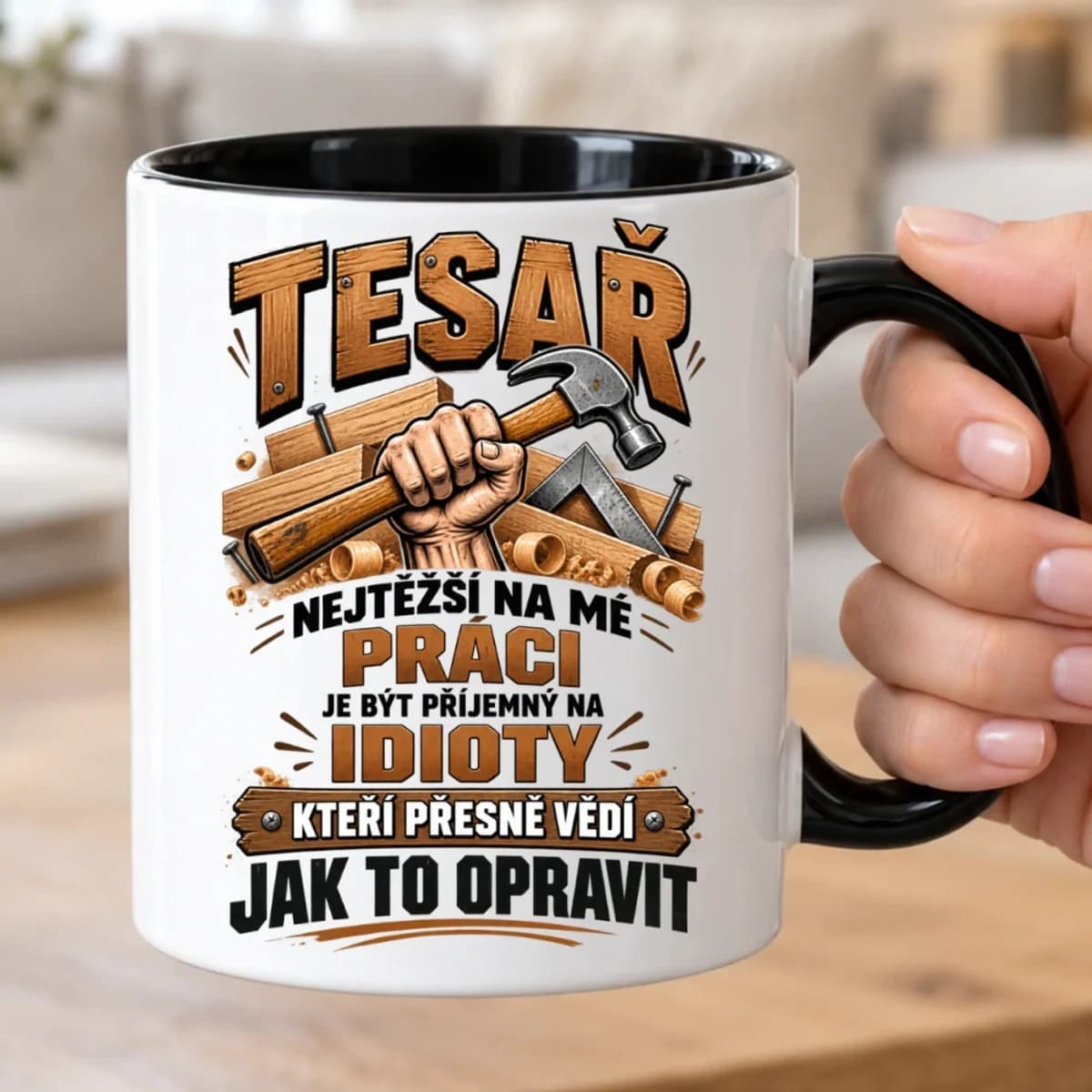 Vtipný hrnek pro tesaře – Nejtěžší je být příjemný na idioty