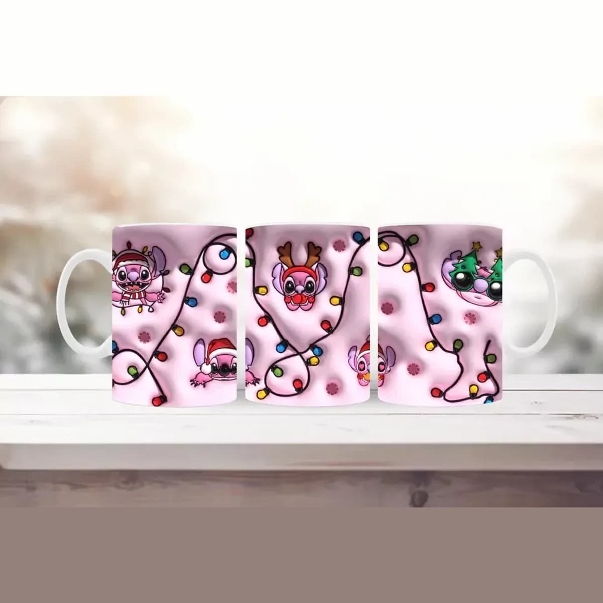 Veselý Stitch se světýlky – vánoční hrnek (330 ml)