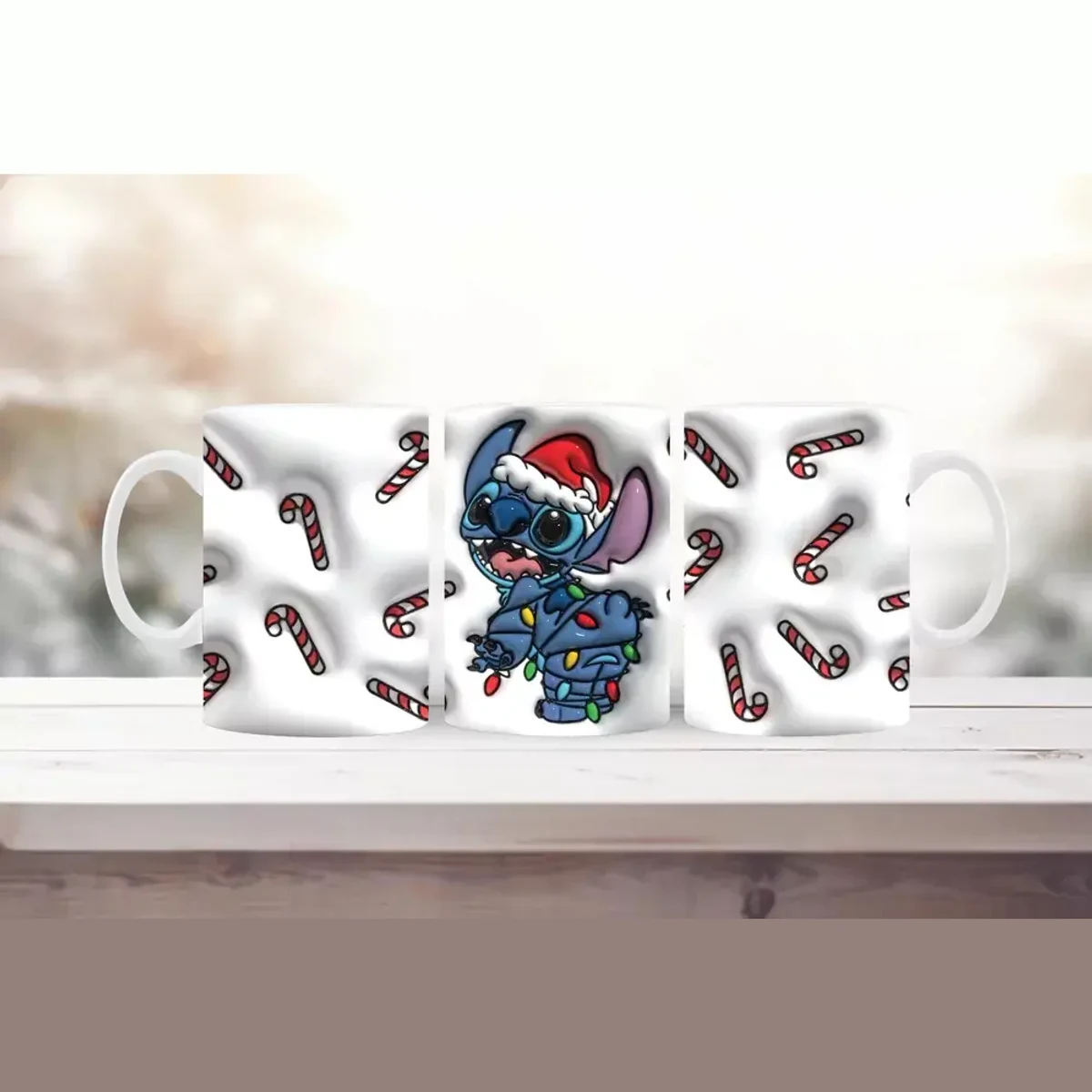 Stitch omotaný světýlky – vánoční hrnek