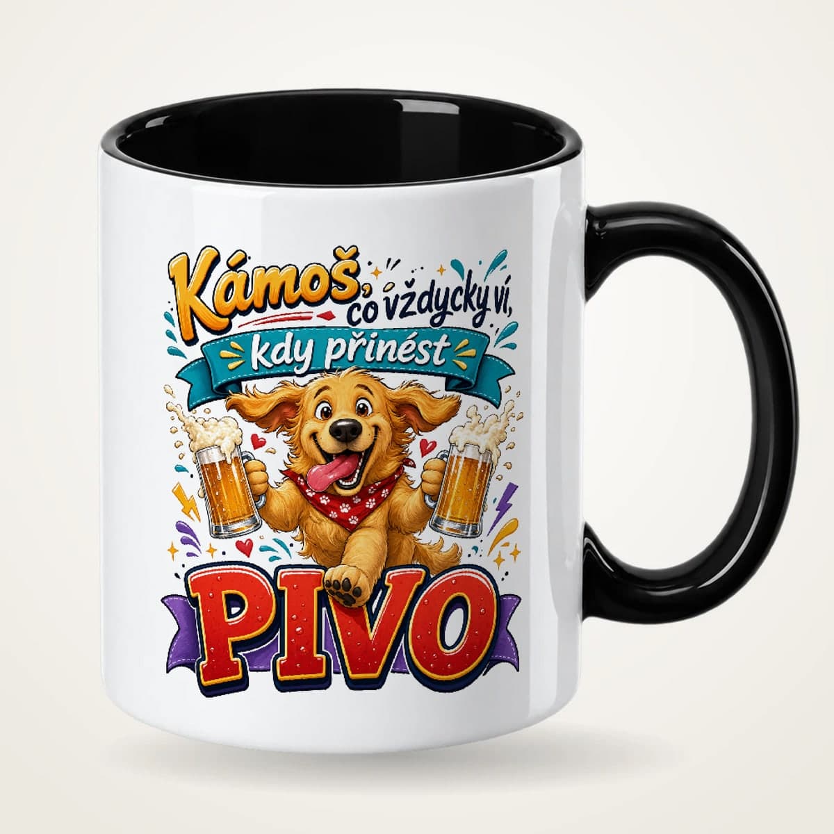 Hrnek s černým uchem pro kamaráda – Kámoš, co vždycky ví, kdy přinést pivo