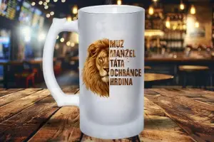 Půllitr – Muž • Manžel • Táta • Ochránce • Hrdina (400 ml)