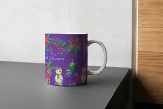 Veselé Vánoce – Fialový hrnek plný vánoční atmosféry! 🎄